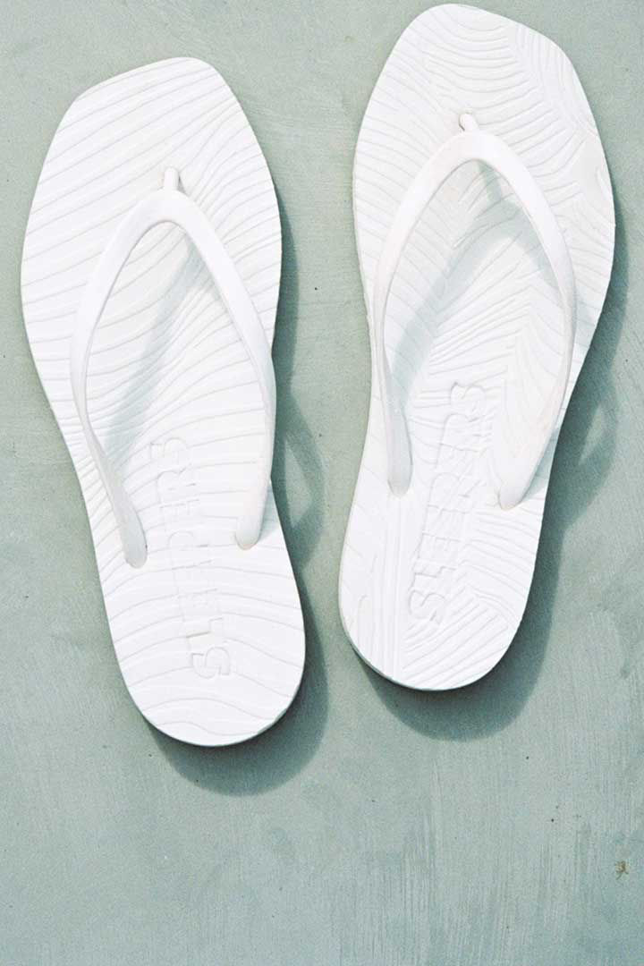 صورة Tapered Flip Flops-White