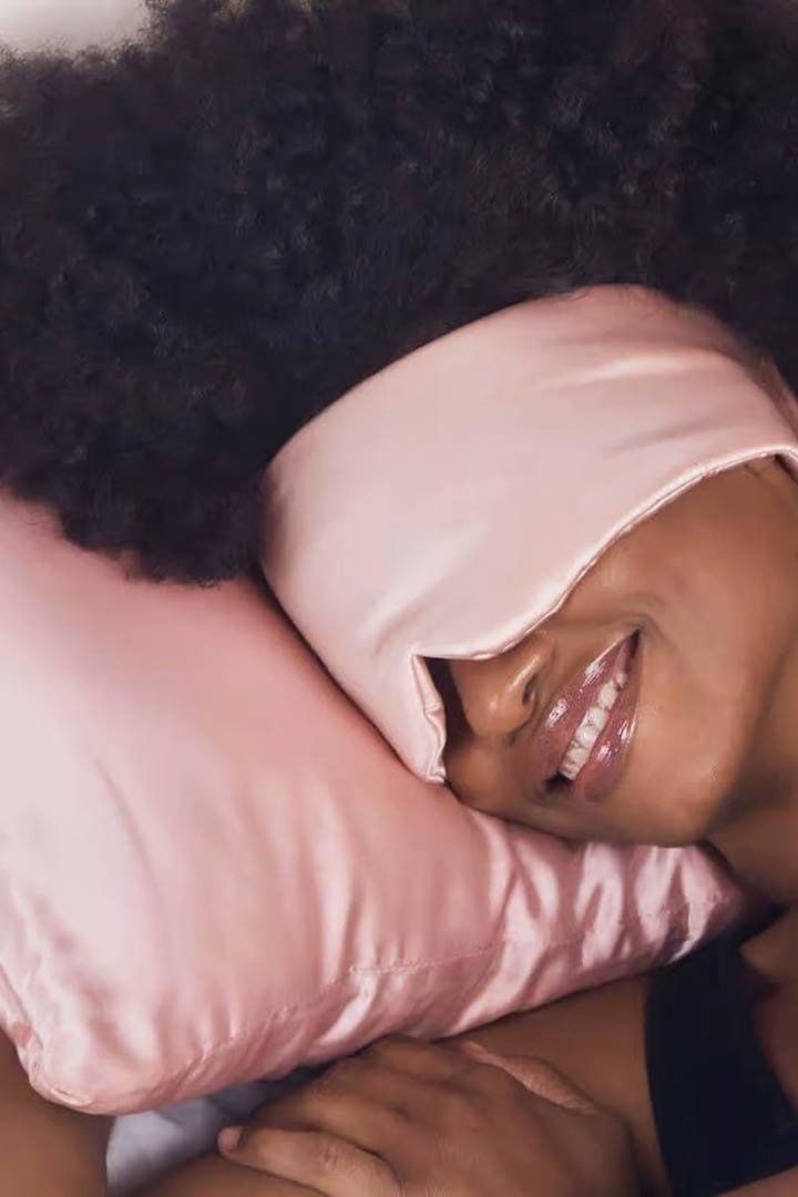 صورة The Pillow Eye Mask-Blush